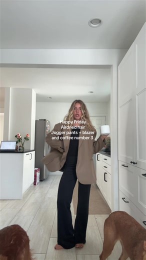 Stylish Jogger Pants and Blazer Outfit Ideas