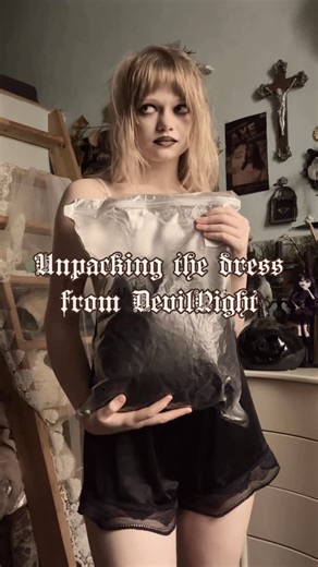 ༒ 𝔄𝔩𝔦𝔠𝔢 𝔅𝔢𝔩𝔩𝔞𝔡𝔬𝔫𝔫𝔞 ༒ on Instagram: "🖤🧛🏻‍♀️Dress from DevilNight . . . . . . . #dress #unpacking #gothic #style #vintage #goth #outfit #inspo"