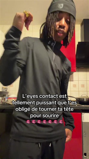 Eye contact et sourire : pourquoi le regard influence le sourire