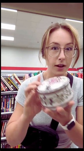 This woman spotted a cute little jewelry box at the thrift store — it was glued completely shut and she could tell there was something inside.She brought it home, grabbed some tools, and carefully pried it open (she didn’t want to break the pretty dish).Inside she finds a small plastic bag… filled with what she soon realizes are human ashes.She went from excited treasure-hunter to “I’m literally about to start crying” in seconds. You can hear her processing it all in real time — “Is that a bag o