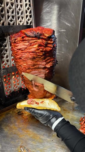 Deliciosos Tacos Al Pastor y más en nuestra taquería