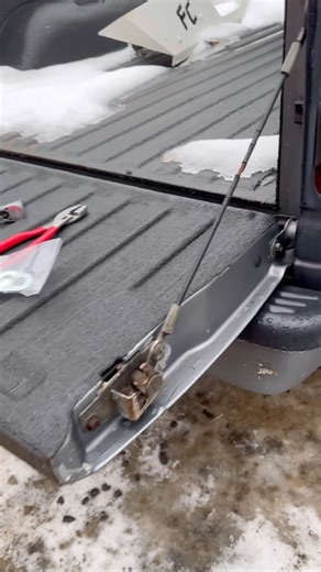 Inspect your trucks tailgate straps before it’s to late #mechanic #autoshop #trucks #diy #fixit