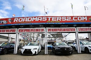 Ask Kelley Blue Book: Should I Pay Cash for a New Car or Used Car?