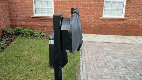 clip-3999402547-side-view-pod-point-electric-car-charger