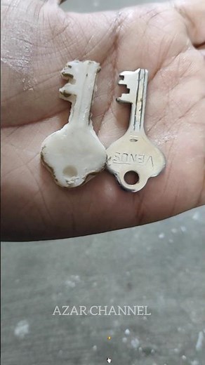 Spare Key making Trick in soda powder 🔑🤯💡 #azarchannel #key #spare