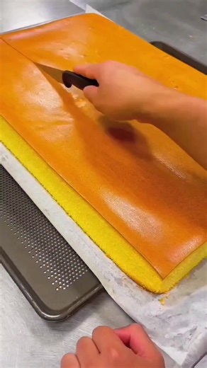 Delicious Honey Cake 🥰 recipe for homemade 👇 preparation vegetable oil 70ml heat the oil to 60 degrees take a bowl pour the oil in the bowl sift cake flour 90g mix well with manual hand mixer fresh milk 60ml mix well with manual hand mixer egg yolks 6 honey 20g mix well with manual hand mixer on a separate bowl egg whites 6 salt 3g mix well use electric mixer sugar 90g divided 3 times 30 30 30 mix well mix the two liquids Aluminium Loaf Pan rectangle 29cm x 7cm x 10cm baking paper pour the liq