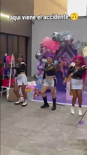K-POP HUNTRIX WARRIORS SHOW DANCING #viral #cosplay #funny