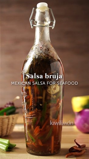¿Eres amante de los pescados y mariscos? Entonces prepara esta receta de salsa bruja, ideal para darle mucho sabor a tostadas, ceviches, cocteles y mucho más. 😋🐟 Receta: https://bit.ly/4cssAUL | kiwilimón