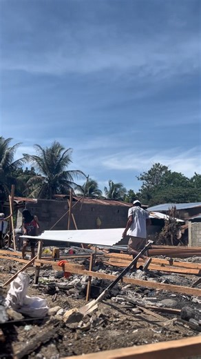 Padayon ang paghatag ug tabang sa City Government of Digos ngadtos mga nasunogan sa Barangay San Miguel. #CityofChoice #HugpongDigoseños | City Government of Digos