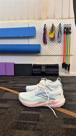 Stop the heel slip for good! The Heel Lock Lacing Technique (aka the Runner’s Loop) is a game-changer, especially on steep climbs and descents @whalerocktrailrun . If your shoes feel loose, your heels lift, or you’re getting blisters, you’re probably not using this little secret: 👉 the extra eyelet on your runners. Here’s how it helps: ✔️ Locks the heel in place ✔️ Reduces friction blisters ✔️ Makes your shoe feel instantly more secure ✔️ Perfect for trails, uneven ground & downhill control You