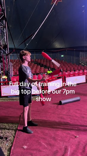 Come see us in CASTLE HILL!!🎪🤹🏻‍♂️. #stardustcircusaustralia #castlehill #practice