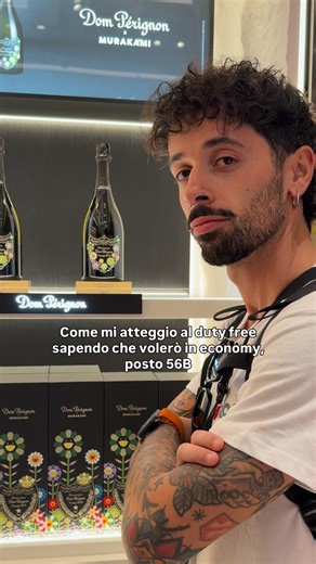 Matteo Tavanti | Travel Content & Viaggi di Gruppo on Instagram: "Il duty free è il posto più onesto dell’aeroporto. Gente normale che guarda cose che non comprerà mai. Tipo me: Io sono uno di quelli del team Economy, posto 56B! 😂 Quante volte ti capita di chiederti: ma chi compra questa roba?! Mandalo all’amico/a che ogni volta fa il tour dei negozi prima di salire sul volo! 🚀 ____ #aereoporto #travelblogger #viaggiare #dutyfree #esperienzediviaggio"