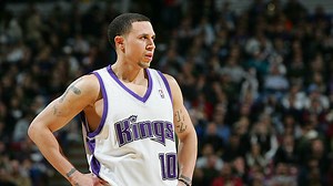 Mike Bibby's immense house and a collection of 3,000 shoes. Houseguest with Nate Robinson - TalkBasket.net