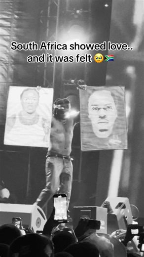 Gunna appreciates fan artwork on stage in Johannesburg 🇿🇦 (South Africa) #gunna #gunnaworldtour #fyp #southafrica #milkandcookies
