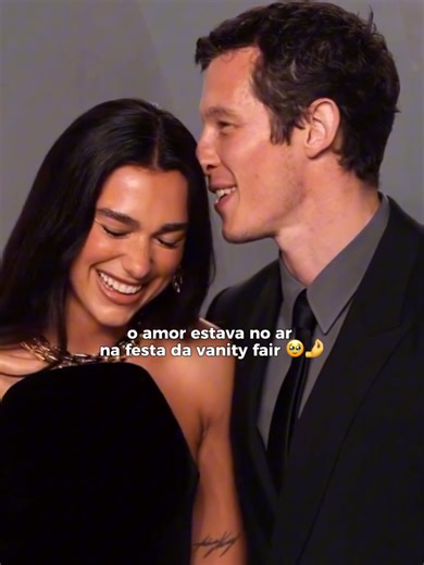 A festa pós oscar da @vanityfair foi cheia de amor e casais esbanjando beleza 🥹🤌 #STEALTHELOOK #oscar2026 #vanityfair #tiktokfashion