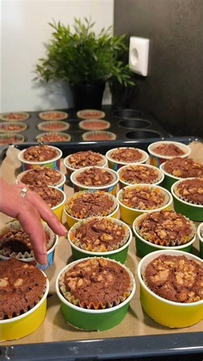 🍫🧁 Tek Seferde 25 Adet! Yumuşacık Kakaolu Cevizli Top Kek Tarifi 😍