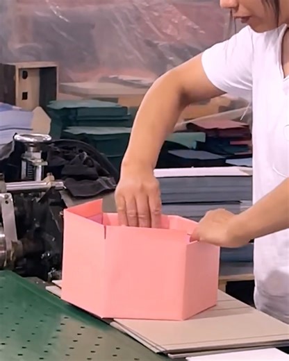 Box manufacturing factory in action! | Simple Life