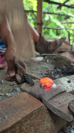 The Master of Fire: Witness Asia's and Europe's Most Incredible Blacksmithing Skills.📍