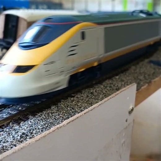 The oo guage Eurostar class 373