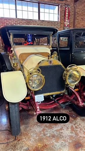 41 reactions | 1912 Alco American Locomotive Company 7 passenger, 4-speed, 4-cylinder T-head Alcoa were made to order and took 19 months to build, $460 was reportedly lost on every vehicle made. This may be why the complaint decided in 1913 to leave automobiles and continue with steam and diesel locomotives. Made in Providence, Rhode Island #alco #oldcar #madeinrhodeisland #chattanoogatn #automuseum #carmuseum | Revma Media | Facebook