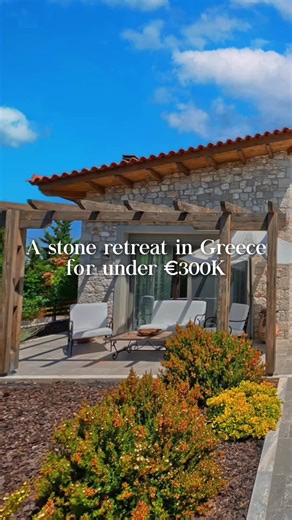Discover this newly built 101 sqm stone house offering an idyllic retreat in a prime location near Athens and Nafplion. Surrounded by olive groves and close to the beach, this property is a perfect blend of a peaceful retreat with easy access to a lively holiday lifestyle. Country Stone Home near Nafplion | Lefkakia, Argolida | €298.000 Comment