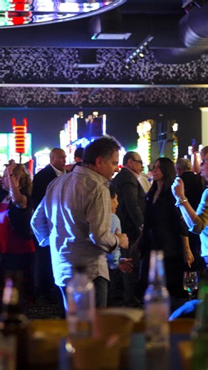 Experience endless fun at Playground! Come and discover our brand new complex offering a wide range of world-class entertainment, upscale dining experiences, and an incredible array of games that will keep you entertained for hours on end. . Profitez d'un plaisir sans fin à Playground ! Venez découvrir notre tout nouveau complexe offrant une large gamme de divertissements de classe mondiale, des expériences culinaires haut de gamme et une incroyable sélection de jeux qui vous garantiront des heu