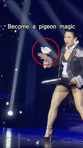 Balloons turn into pigeon magic #magic #magicteaching #魔术教学