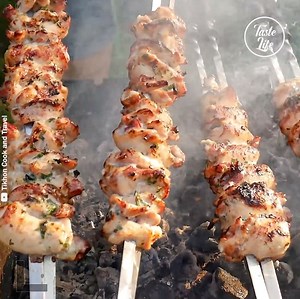 1.9M views · 21K reactions | Watch this Russian chef making delicious chicken kebab Credit: YT: Тихон Готовь и Путешествуй - youtube.com/channel/UC0Vpgb9LYOlG930sG8Ya0Yw I IG: @tikhonpastry (https://www.instagram.com/tikhonpastry) | Taste Life | Facebook