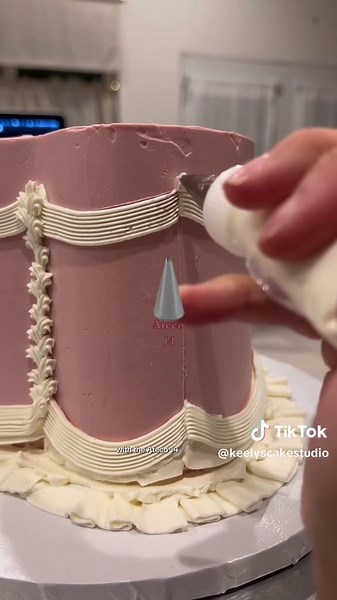 Lambeth Style Vintage Cake Decorating Tutorial