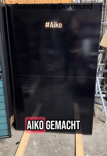 Das Aiko 455W Solarmodul, Modell AIKO-A-MAH54Db, ist ein hocheffizientes Photovoltaikmodul, das modernste N-Typ ABC-Technologie (All Back Contact) nutzt. Mit einer maximalen Leistung von 455 Watt und einem beeindruckenden Modulwirkungsgrad von bis zu 23,3 % bietet es herausragende Energieerträge. Technische Spezifikationen: \t•\tLeistung: 455 Watt \t•\tWirkungsgrad: Bis zu 23,3 % \t•\tAbmessungen: 1757 x 1134 x 30 mm \t•\tGewicht: 24,0 kg ± 3 % \t•\tZelltyp: 108 monokristalline N-Typ ABC Zellen