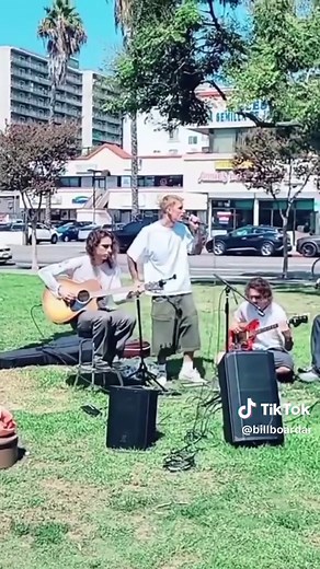 Justin Bieber cantó “DAISIES” en MacArthur Park