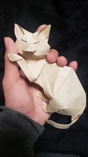 京ちゃん on Instagram: "Origami Sleeping Cat🐱💤✨ Designed by Kyohei Katsuta Folded by me (@kyo_chan_origami ) #origami #paperart #cat #catart"