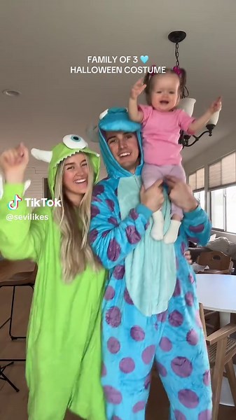 Family Halloween Costume Ideas: Boo Ghost Outfit for Families