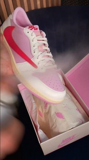 Unboxing the "Tropical Pink" Travis Scotts