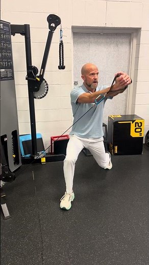 Reverse Wood Chop/Cable-Lunge Hold
