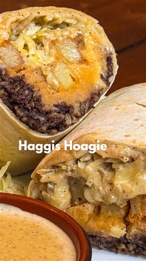 HAGGIS HOAGIE If you want the recipe for either the peppercorn sauce or cabbage salad, then leave a comment saying ‘link’ or ‘recipe’ and I’ll send them straight to your DMs! 🫶🏻 You can find the full step-by-step recipe (with photos) on my website: laurenscravings.com ❤️ or you can google ‘laurenscravings name of the recipe’ and it should pop up. Ingredients Haggis Mashed Neeps Chips Peppercorn Sauce Mozzarella Cabbage Salad Would you make this for Robert Burns Day? I am stereotypically Scotti