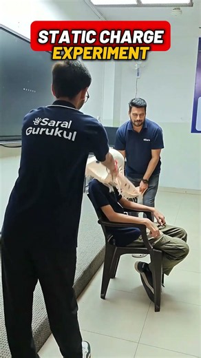 Physics Ka Ye Experiment Try Kiya? ⚡🔥 #esaral #StaticCharge #StaticElectricity #ScienceExperiment