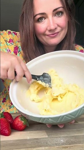 Easy Victoria sponge recipe #easybaming