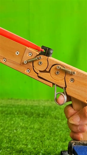 Amazing idea slingshot toy DYI using wood & rubber #DIY #EcoFriendly #new #diyprojects #woodworking #woodworkingtips #woodcraft #video2025 | Woodworking TV Viral