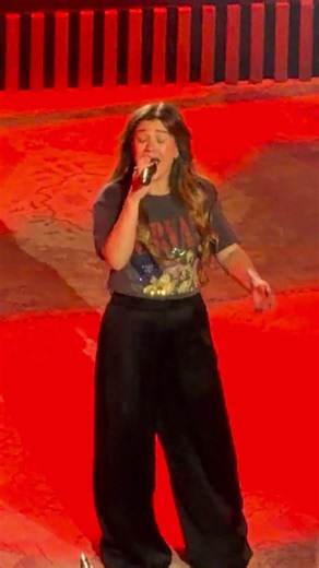 Kelly Clarkson - Miss Independent - Live at the Final Studio Sessions Show in Las Vegas 8/15/26