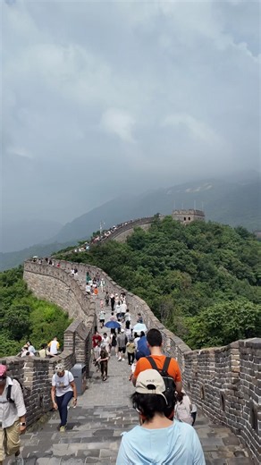 SLIDING DOWN THE GREAT WALL OF CHINA!! 🇨🇳 #greatwallofchina #beijing #china #china2026 hi
