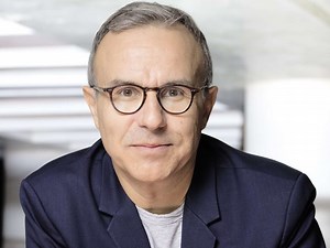 Philippe Besson : “Emmanuel Macron ne cède pas au découragement” - Closer