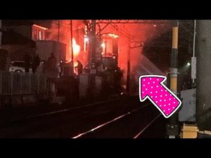 【火事情報】千葉県成田市花崎町 #京成本線 京成成田駅付近 線路脇建物から頬の炎あがる沿線火災 運転見合わせ遅延12月1日🔥