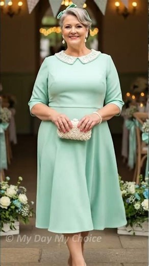 Stunning Knee Length Plus Size Mother of The Bride Dresses: Elegant Plus Size Cocktail Dresses