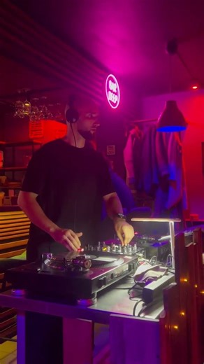 Заряжаю кафе аналоговым теплом 🔥 #dj #musicatechno #electronicmusic #сведение #housemusic #dvs