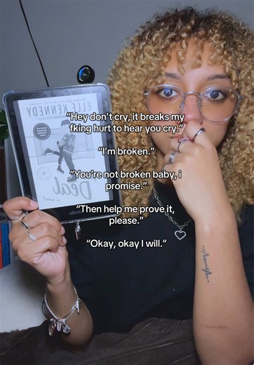 At Briar University, a guarded music major and a golden-boy hockey captain strike a fake-dating deal that turns into something dangerously real as they confront trauma, loyalty, and secrets. • What starts as tutoring and jealousy quickly becomes a healing, messy, deeply emotional connection that could either save them—or break them. • If you love slow-burn romance with heartbreak, vulnerability, and a fierce protectiveness that gives you chills, you won’t be able to put this book down. #offcampu
