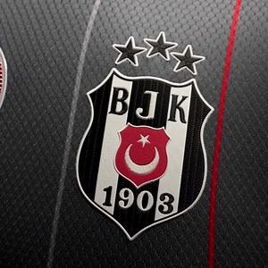 Bereket Sigorta Ümraniyespor maçında gri forma ve gri şort ile sahadayız. 🦅 #BJKvÜMR | #BoğazınKartalı | Beşiktaş
