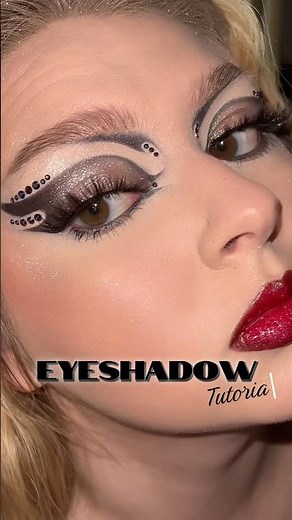 Sad Baddie Eyeshadow Tutorial 🖤✨ #MakeupTutorial #BeautyShorts #GraphicLiner
