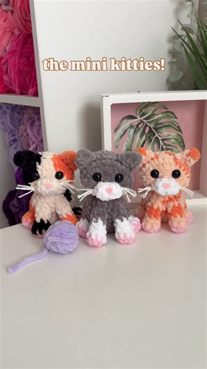 Introducing my mini kitten pattern! 🐈 When I made the mini version of my mix & match puppy pattern, I knew I had to make a mini version of my sittin’ kitten pattern too! I love how these little cats turned out and I can’t wait to make more. This is a low-sew pattern, you only need to sew the head to the body. I also included instructions for the classic kitten, striped kitten & calico kitten, along with a few fun accessories. This pattern will be available in my shop on 1/2! 🤍 #crochet #amigur