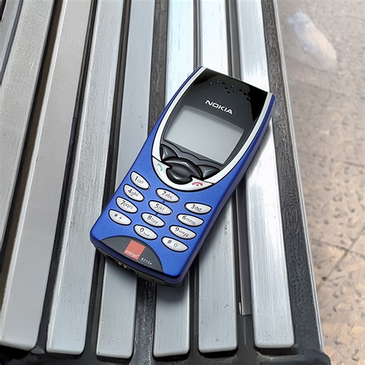 Rare Look Inside a Nokia Factory in 1999 Shows How They Crafted the Indestructible 3210 and 8210 Phones